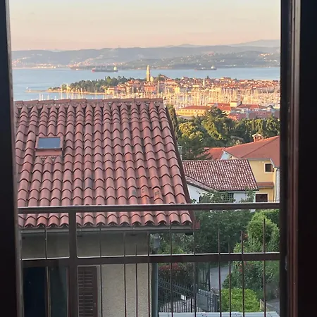 Maris Apartment *