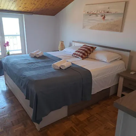 Maris Apartment